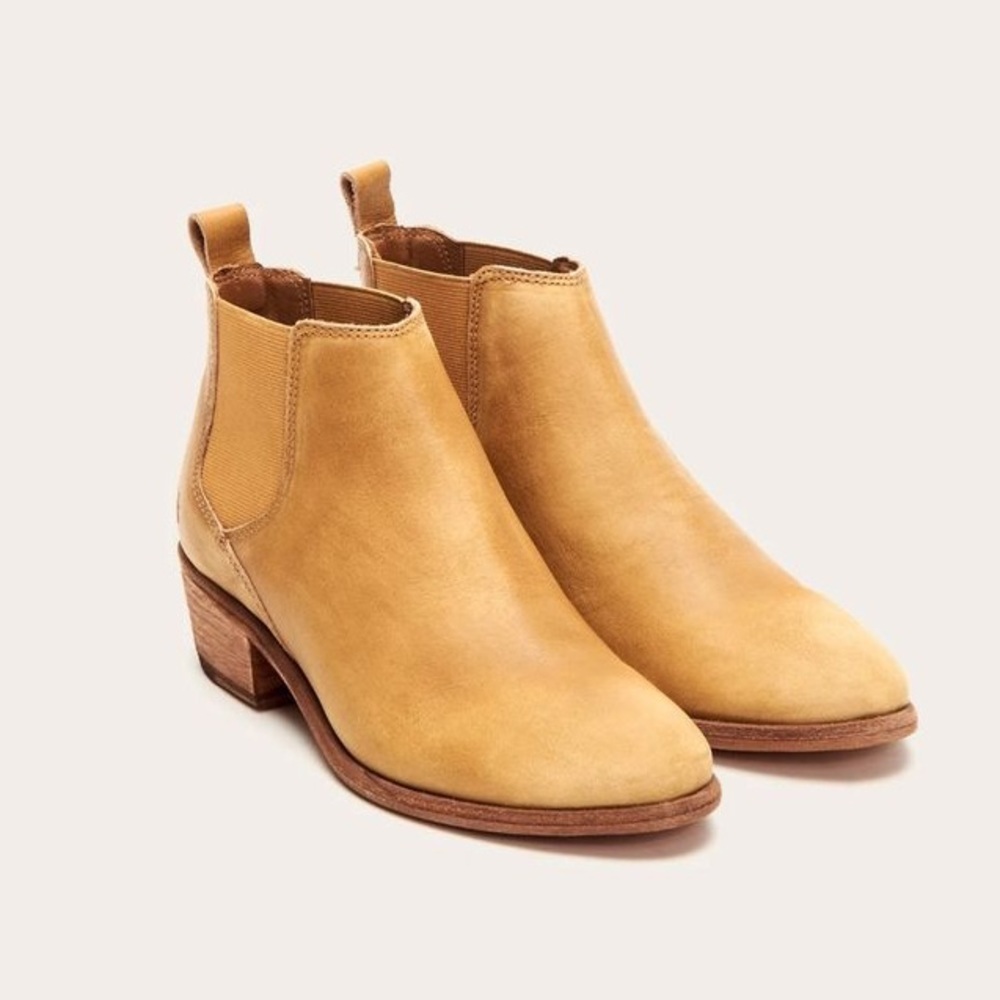 Frye Carson Chelsea Boot in Marigold